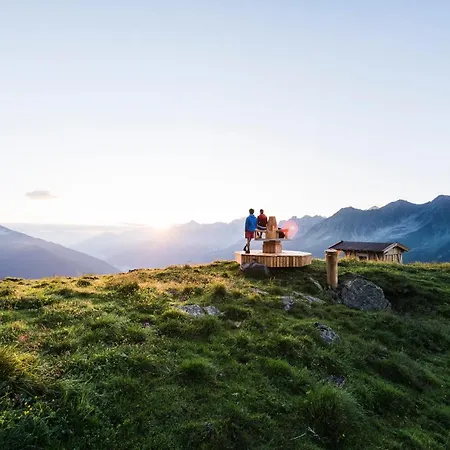 Zum Stubaier Gletscher - Wiesen Horská chata