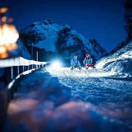 Zum Stubaier Gletscher - Wiesen Alpesi faház *