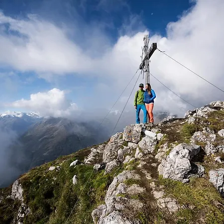 Zum Stubaier Gletscher - Wiesen * Telfes im Stubai