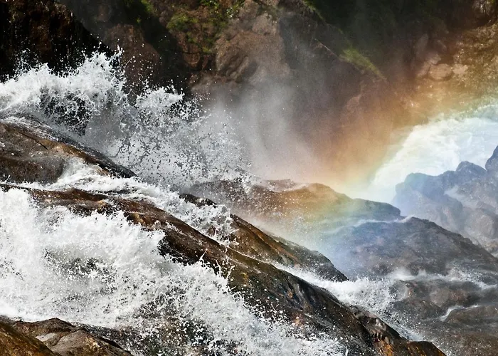 Zum Stubaier Gletscher - Wiesen * Telfes im Stubai