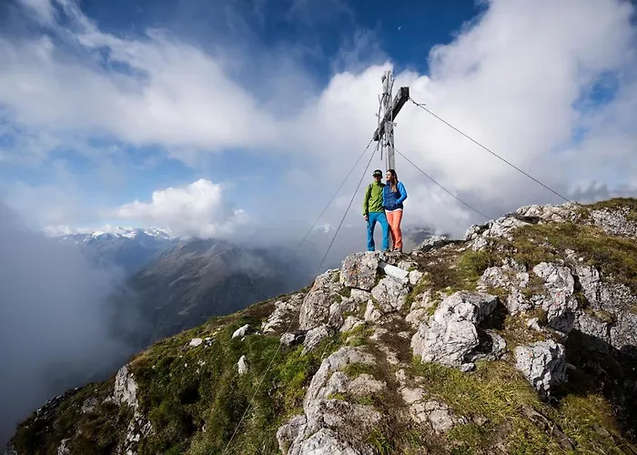 Zum Stubaier Gletscher - Wiesen * Telfes im Stubai