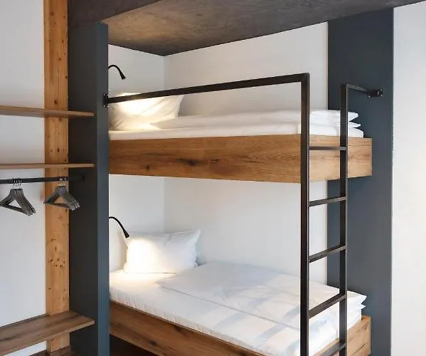 Zum Stubaier Gletscher - Wiesen Dağ evi